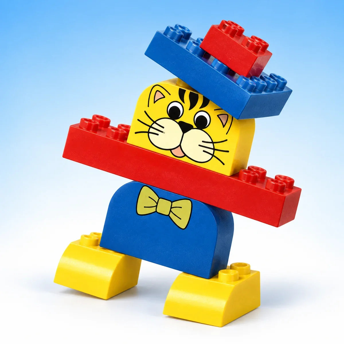 LEGO® FreeStyle Cat 1836 met geel kattengezicht, blauwe strikromp en rode armen