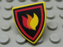 Part 3846pb025 - Minifigure, Shield Triangular with Fire Logo Pattern (Sticker) - Set 7240 - De BrickPlaats