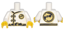 Part 973pb2784c01 - Torso Ninjago Robe with Gold Frog Clasps, Black Sash and Gold Sensei Wu Emblem Front and Back Pattern / White Arms / Yellow Hands - De BrickPlaats
