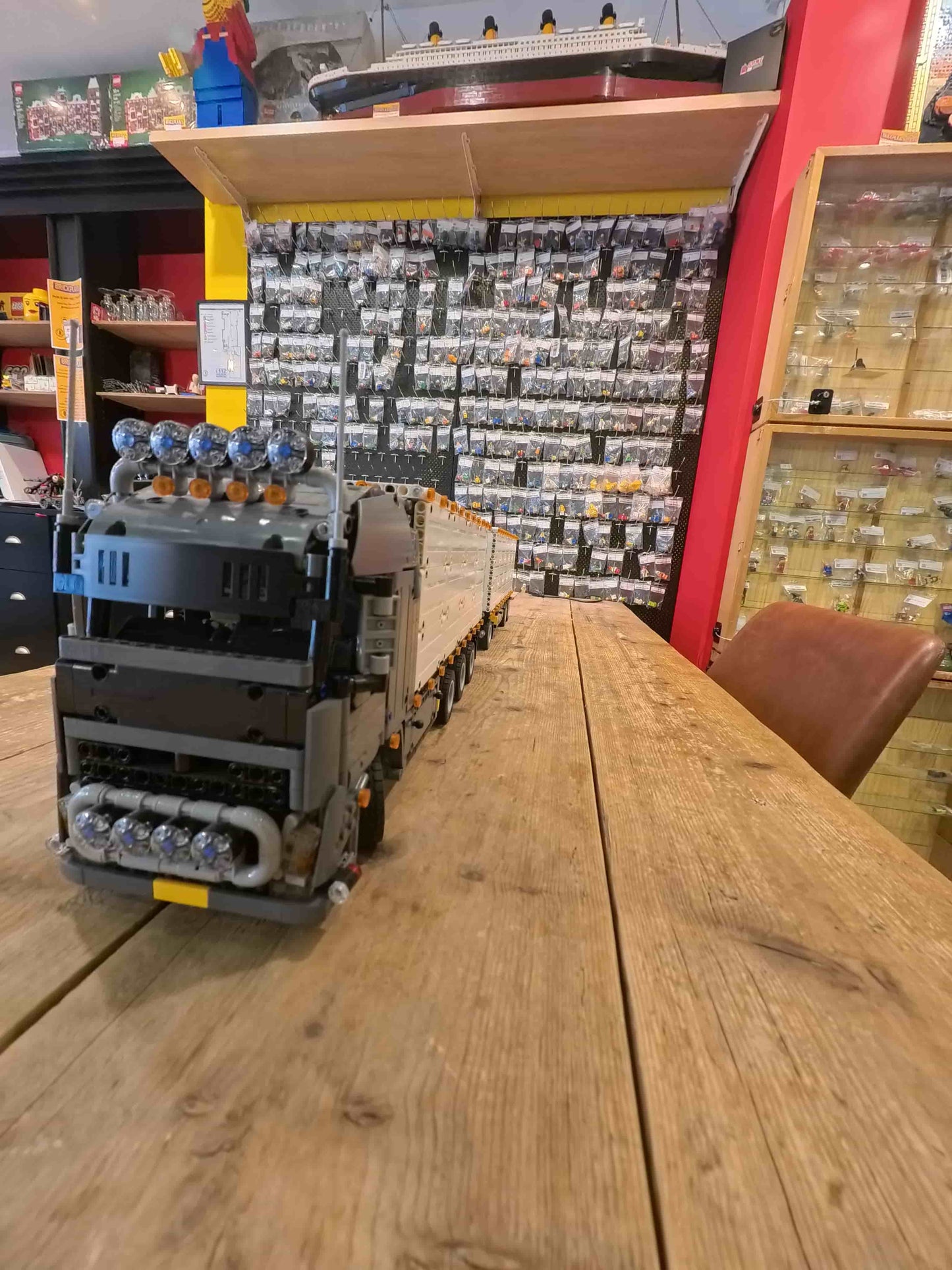 MOC Volvo bakwagen met aanhangwagen