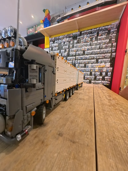 MOC Volvo bakwagen met aanhangwagen