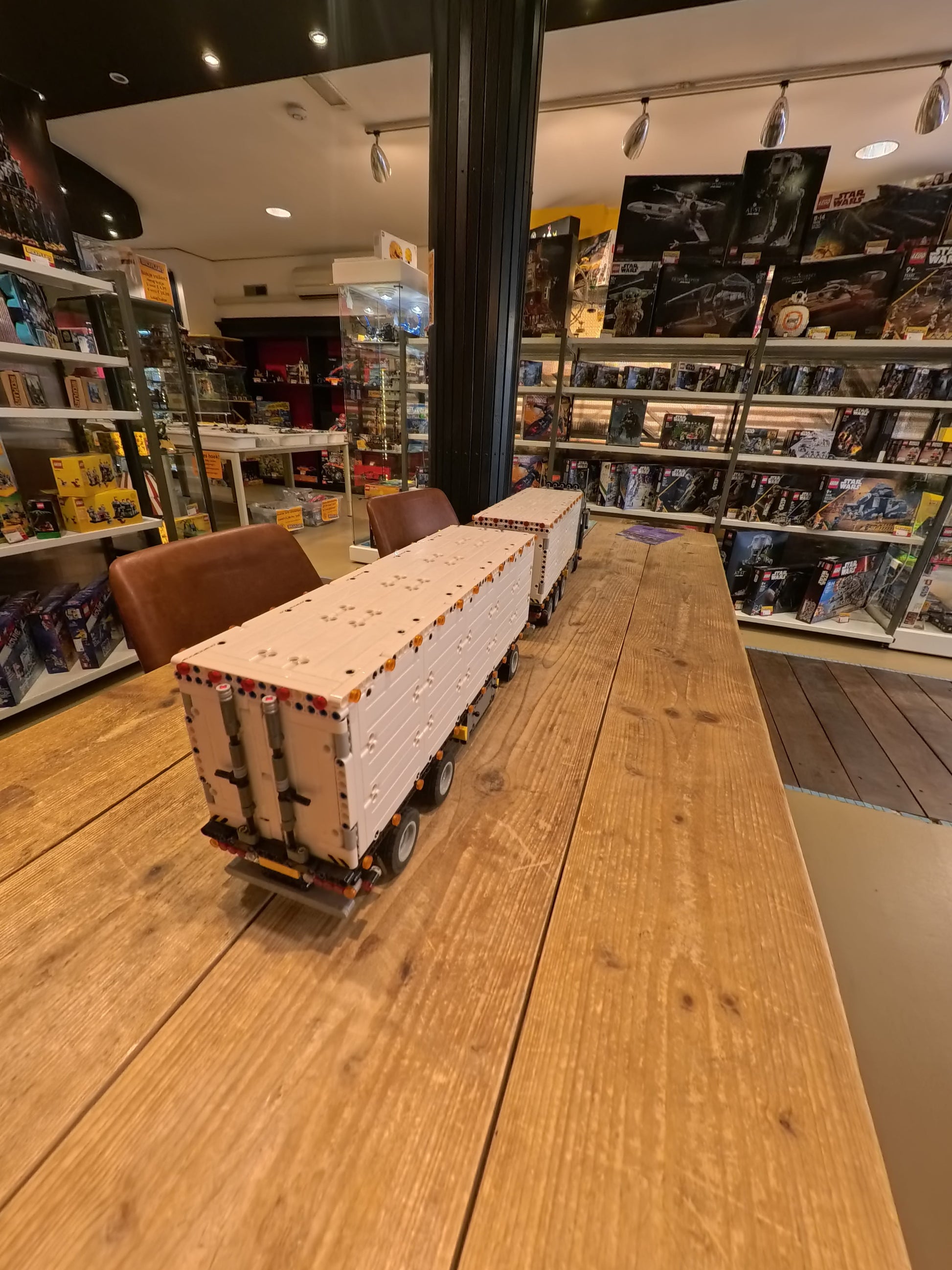 MOC Volvo bakwagen met aanhangwagen