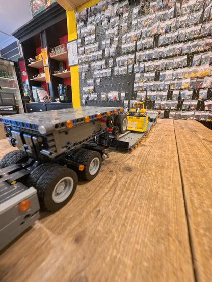 LEGO® MOC Volvo vrachtwagen met oplegger en bulldozer