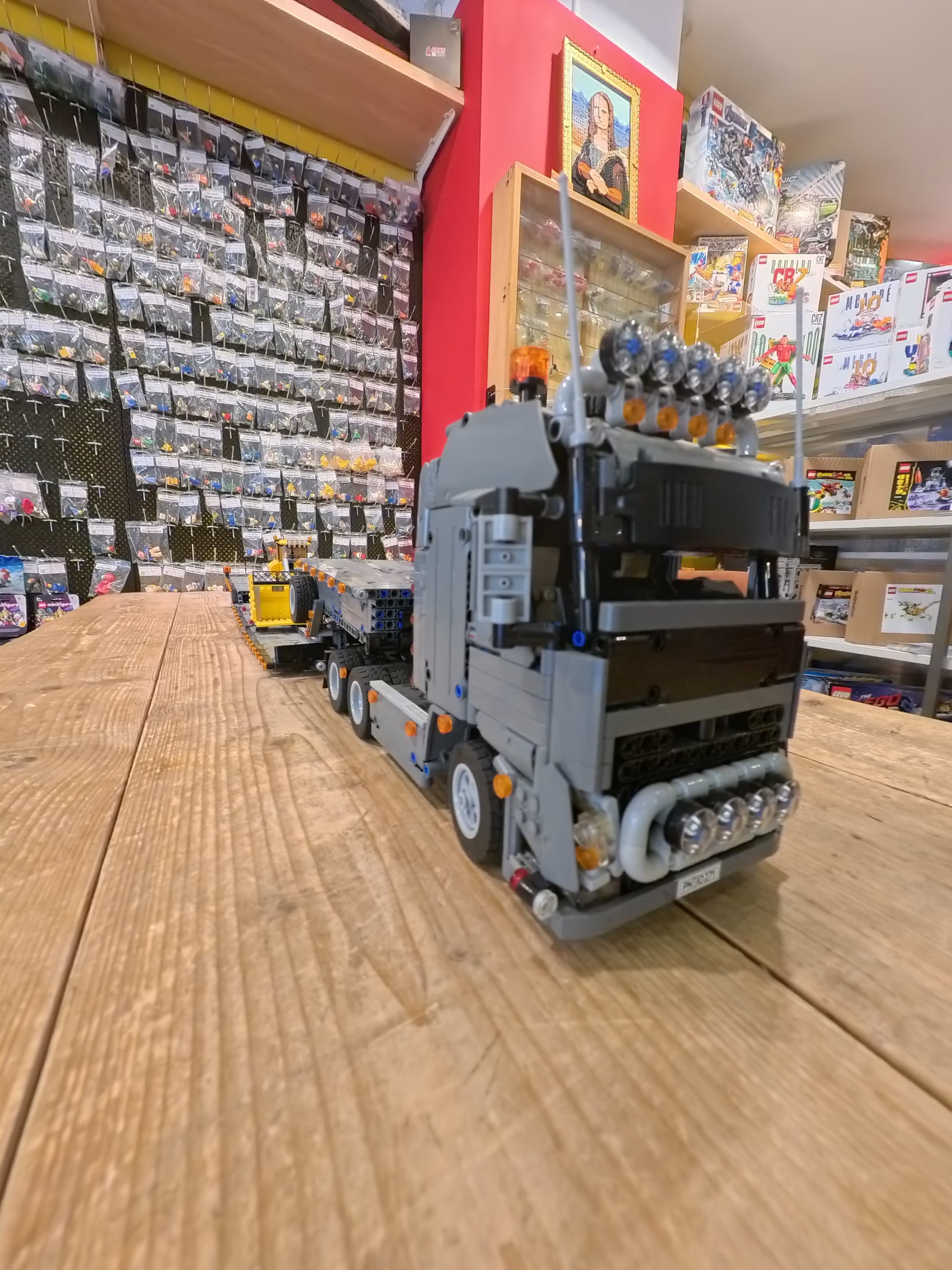 LEGO® MOC Volvo vrachtwagen met oplegger en bulldozer