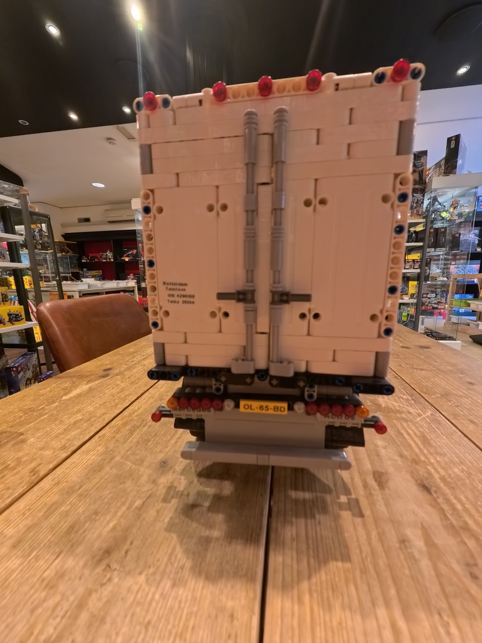 LEGO® MOC Mercedes Arocs 3245 | Met koeltrailer