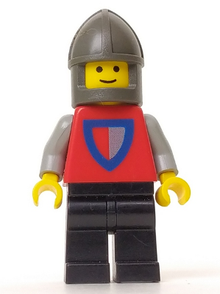 Minifig cas002 - Classic - Knight, Shield Red/Gray, Black Legs, Dark Gray Chin-Guard - De BrickPlaats