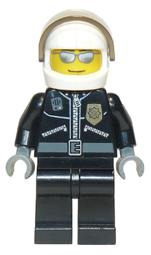 Minifig cty0027a - Police - City Leather Jacket with Gold Badge and 'POLICE' on Back, White Helmet, Trans-Brown Visor, Silver Sunglasses - De BrickPlaats