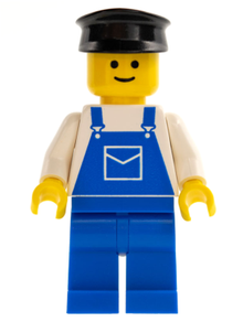 Minifig ovr015 - Overalls Blue with Pocket, Blue Legs, Black Hat - De BrickPlaats