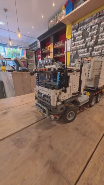 LEGO® MOC Mercedes Arocs 3245 | Met koeltrailer